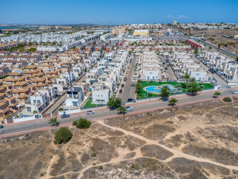 5 sypialnia Willa na sprzedaż w Torrevieja z basenem - 439 000 € (Ref: 9197993)