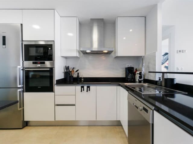 3 soveværelse Lejlighed til salg i Punta Prima, Torrevieja med garage - € 590.000 (Ref: 9198000)