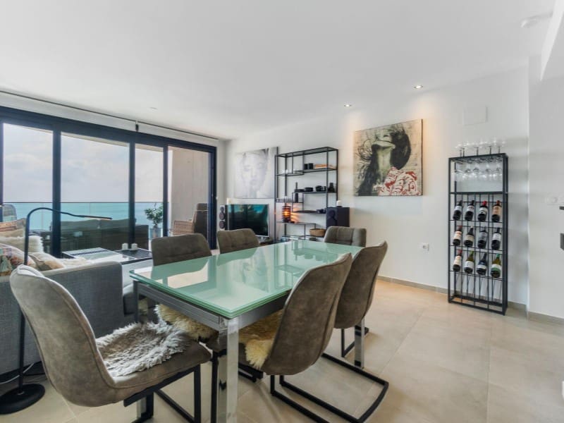 3 bedroom Apartment for sale in Punta Prima with garage - € 590,000 (Ref: 9198000)