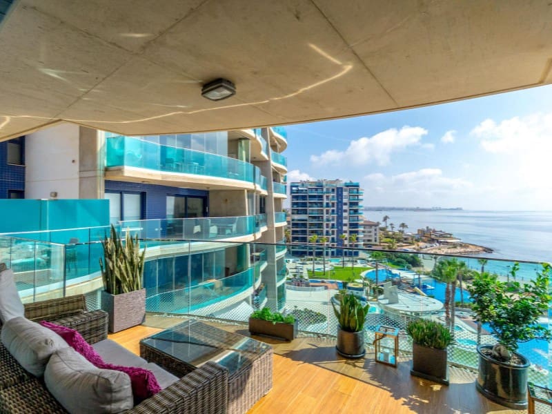 3 bedroom Apartment for sale in Punta Prima with garage - € 590,000 (Ref: 9198000)