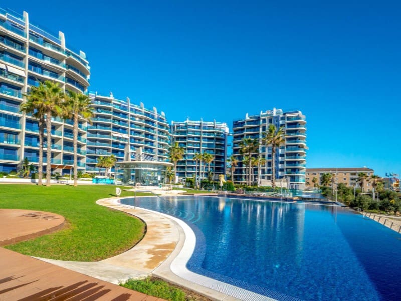 3 bedroom Apartment for sale in Punta Prima with garage - € 590,000 (Ref: 9198000)