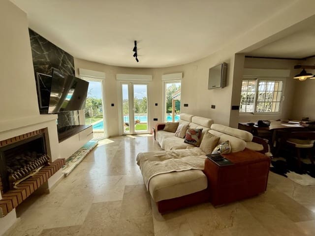4 bedroom Villa for sale in Villamartín - Las Filipinas, Orihuela with garage - € 830,000 (Ref: 9206874)