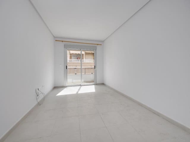 3 bedroom Apartment for sale in Las Piscinas Naturales, Torrevieja - € 178,995 (Ref: 9206884)