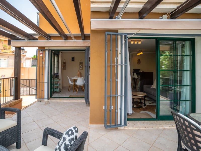 Chalet de 3 habitaciones en Torrevieja en venta - 285.000 € (Ref: 9215442)