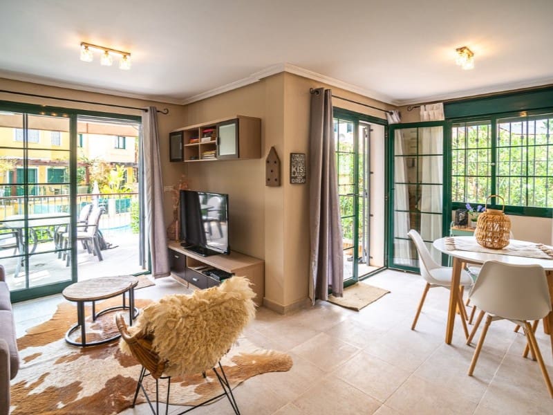 Chalet de 3 habitaciones en Torrevieja en venta - 285.000 € (Ref: 9215442)