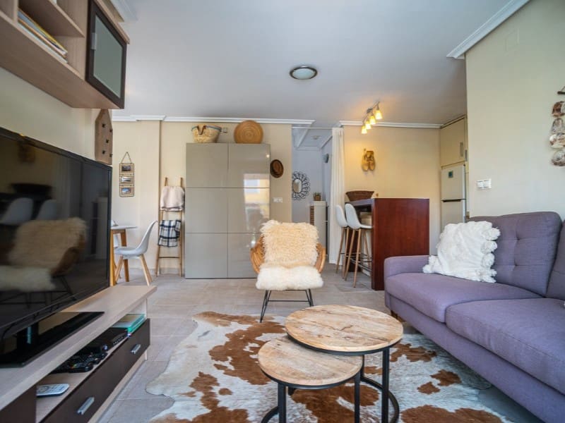 Chalet de 3 habitaciones en Torrevieja en venta - 285.000 € (Ref: 9215442)