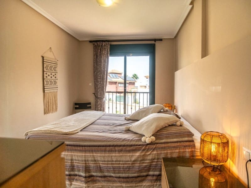 Chalet de 3 habitaciones en Torrevieja en venta - 285.000 € (Ref: 9215442)