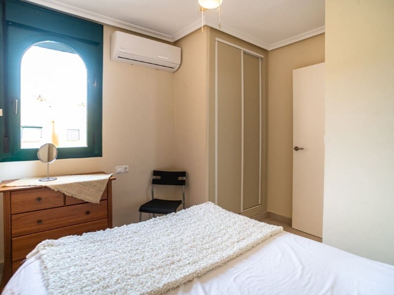 Chalet de 3 habitaciones en Torrevieja en venta - 285.000 € (Ref: 9215442)