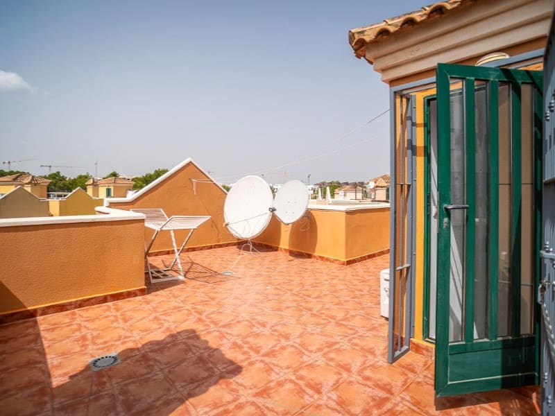 Chalet de 3 habitaciones en Torrevieja en venta - 285.000 € (Ref: 9215442)