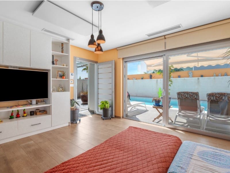 2 bedroom Villa for sale in Benijofar with pool - € 399,000 (Ref: 9215446)