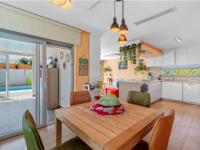 2 bedroom Villa for sale in Benijofar with pool - € 399,000 (Ref: 9215446)