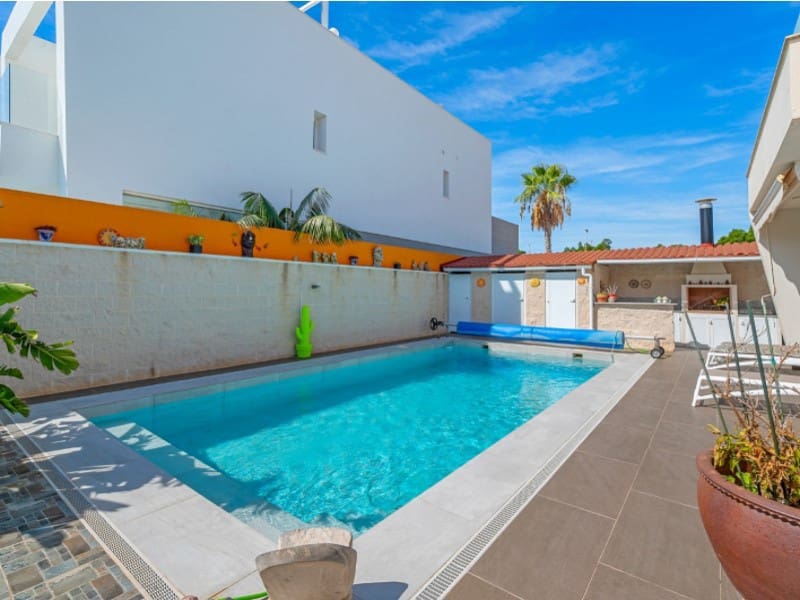 2 bedroom Villa for sale in Benijofar with pool - € 399,000 (Ref: 9215446)