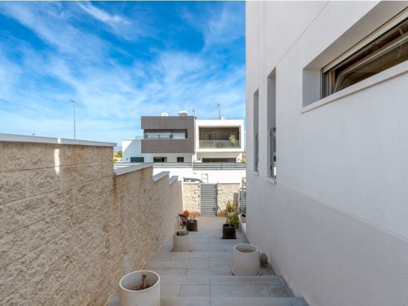 2 bedroom Villa for sale in Benijofar with pool - € 399,000 (Ref: 9215446)