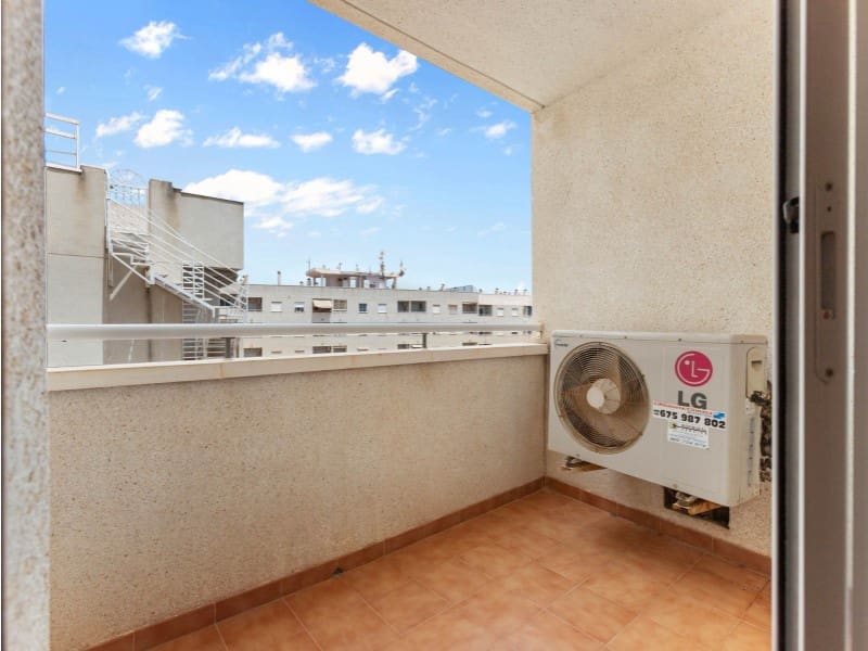 2 slaapkamer Appartement te koop in Torrevieja met garage - € 142.000 (Ref: 9226875)