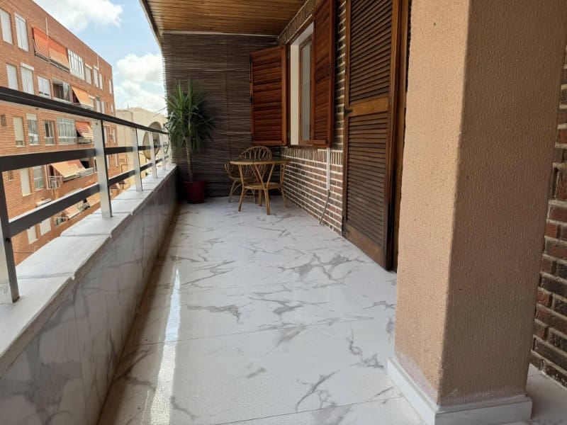 4 Zimmer Apartment zu verkaufen in Torrevieja mit Garage - 239.000 € (Ref: 9236964)