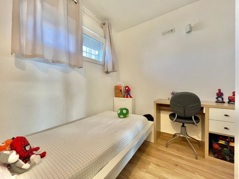 2 sovrum Lägenhet till salu i Torrevieja - 165 000 € (Ref: 9240192)