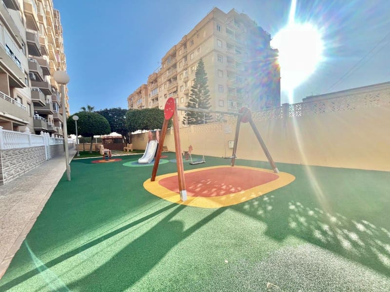 2 sovrum Lägenhet till salu i Torrevieja - 165 000 € (Ref: 9240192)