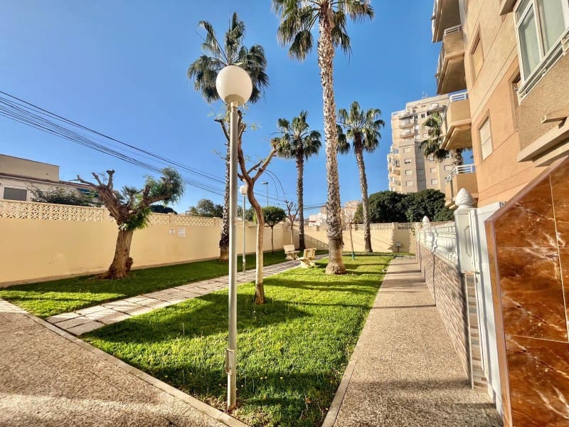 2 sovrum Lägenhet till salu i Torrevieja - 165 000 € (Ref: 9240192)