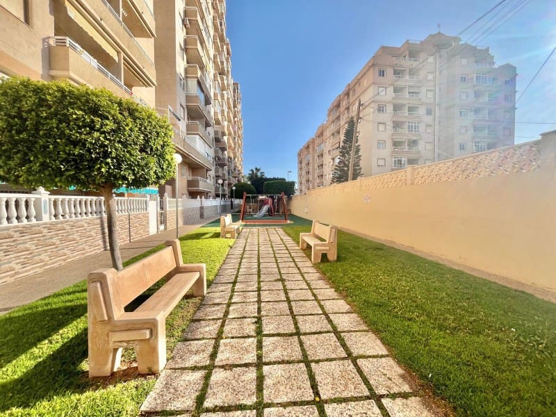 2 sovrum Lägenhet till salu i Torrevieja - 165 000 € (Ref: 9240192)