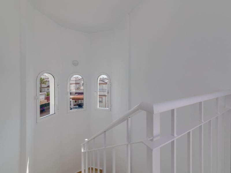 3 Zimmer Villa zu verkaufen in San Fulgencio mit Pool - 275.000 € (Ref: 9253836)