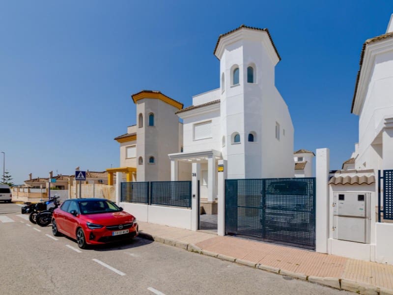 3 Zimmer Villa zu verkaufen in San Fulgencio mit Pool - 275.000 € (Ref: 9253836)