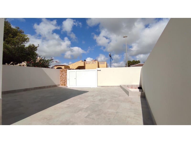3 soverom Villa til salgs i Torrevieja med svømmebasseng - € 349 000 (Ref: 9276580)