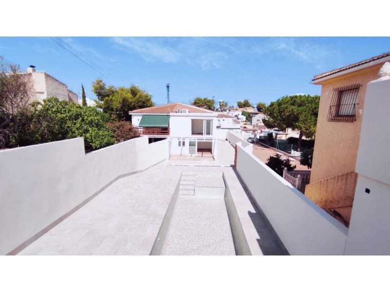 3 soverom Villa til salgs i Torrevieja med svømmebasseng - € 349 000 (Ref: 9276580)