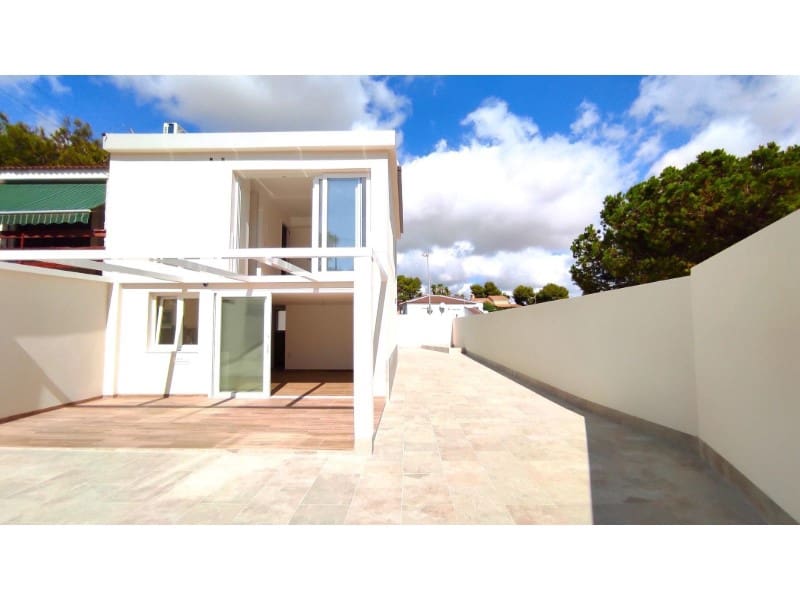 3 soverom Villa til salgs i Torrevieja med svømmebasseng - € 349 000 (Ref: 9276580)