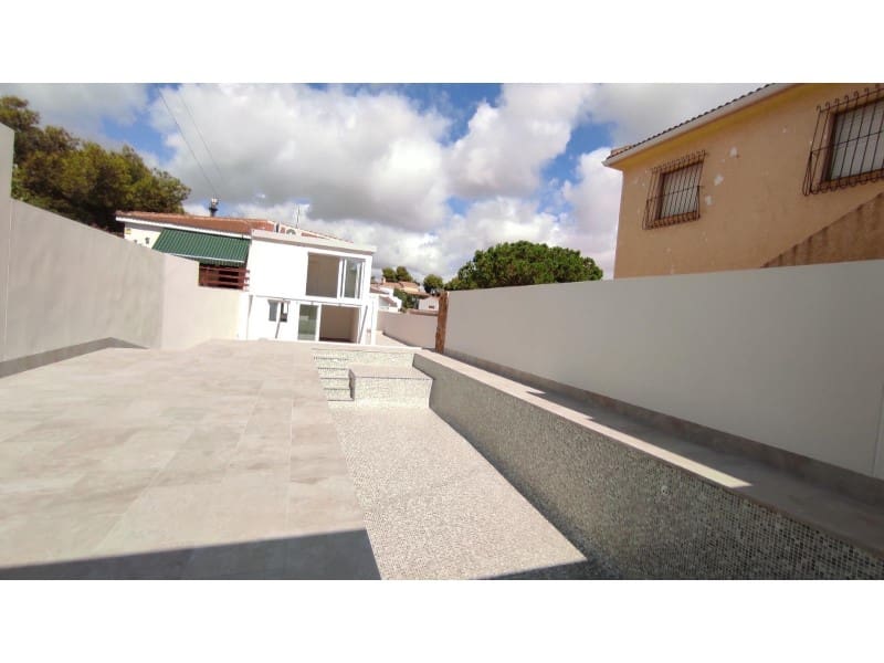 3 soverom Villa til salgs i Torrevieja med svømmebasseng - € 349 000 (Ref: 9276580)