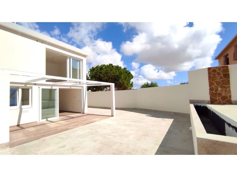 3 soverom Villa til salgs i Torrevieja med svømmebasseng - € 349 000 (Ref: 9276580)