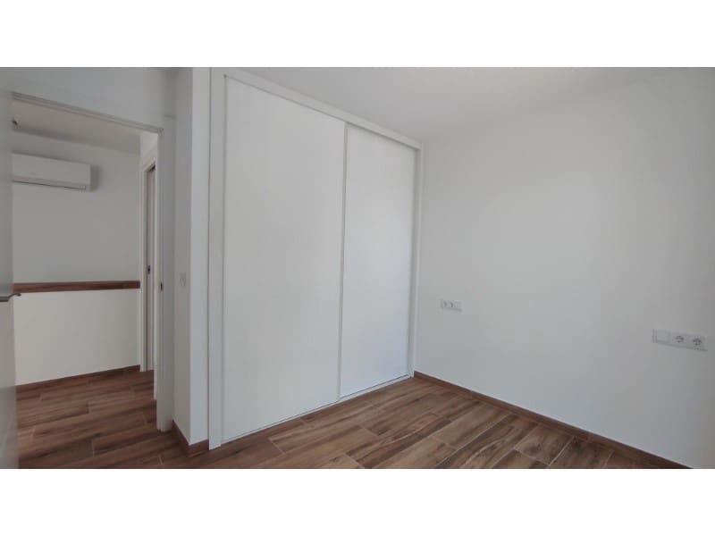 3 soverom Villa til salgs i Torrevieja med svømmebasseng - € 349 000 (Ref: 9276580)