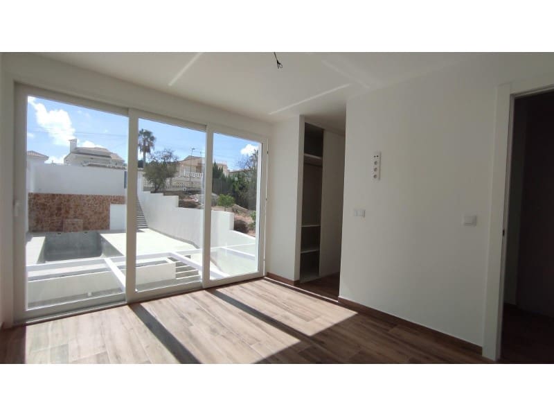 3 soverom Villa til salgs i Torrevieja med svømmebasseng - € 349 000 (Ref: 9276580)
