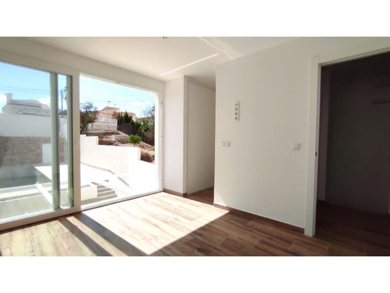 3 soverom Villa til salgs i Torrevieja med svømmebasseng - € 349 000 (Ref: 9276580)