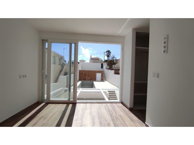 3 soverom Villa til salgs i Torrevieja med svømmebasseng - € 349 000 (Ref: 9276580)