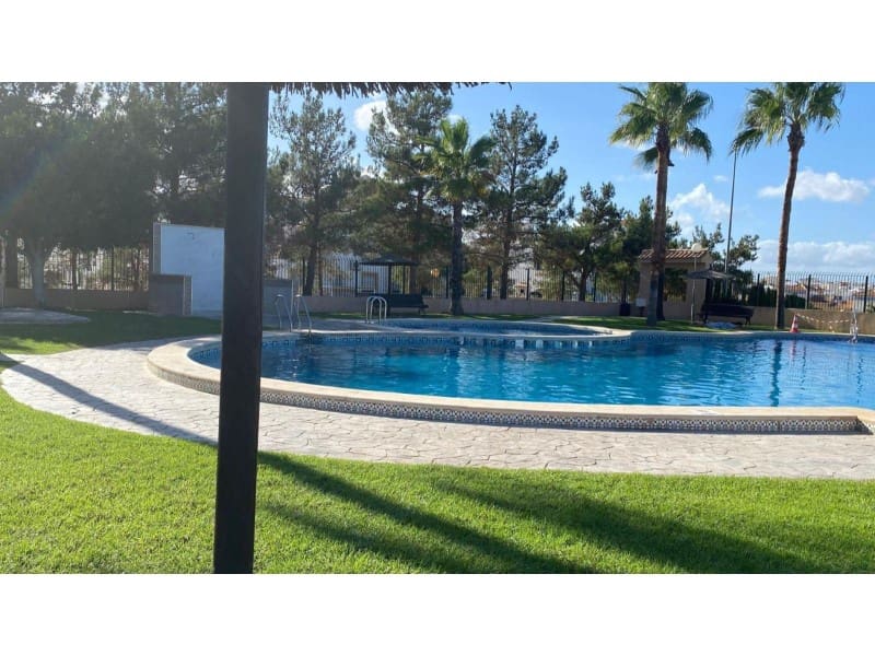Pareado de 4 habitaciones en Orihuela Costa en venta con piscina - 209.900 € (Ref: 9291422)