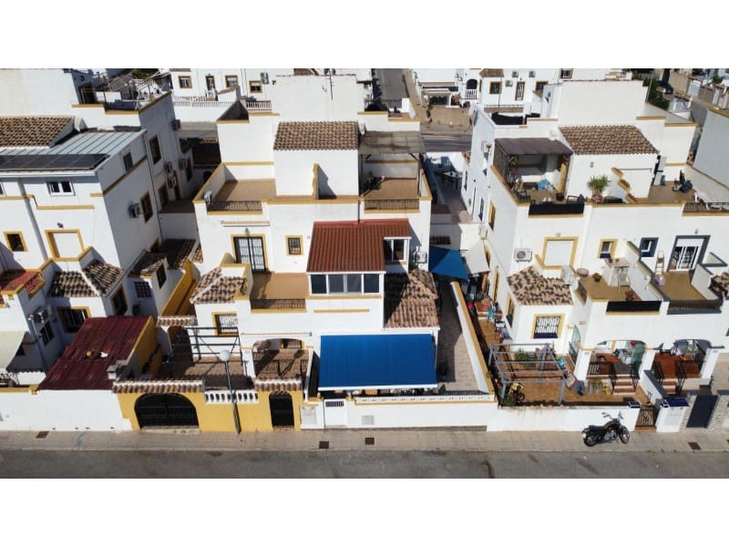 Pareado de 4 habitaciones en Orihuela Costa en venta con piscina - 209.900 € (Ref: 9291422)