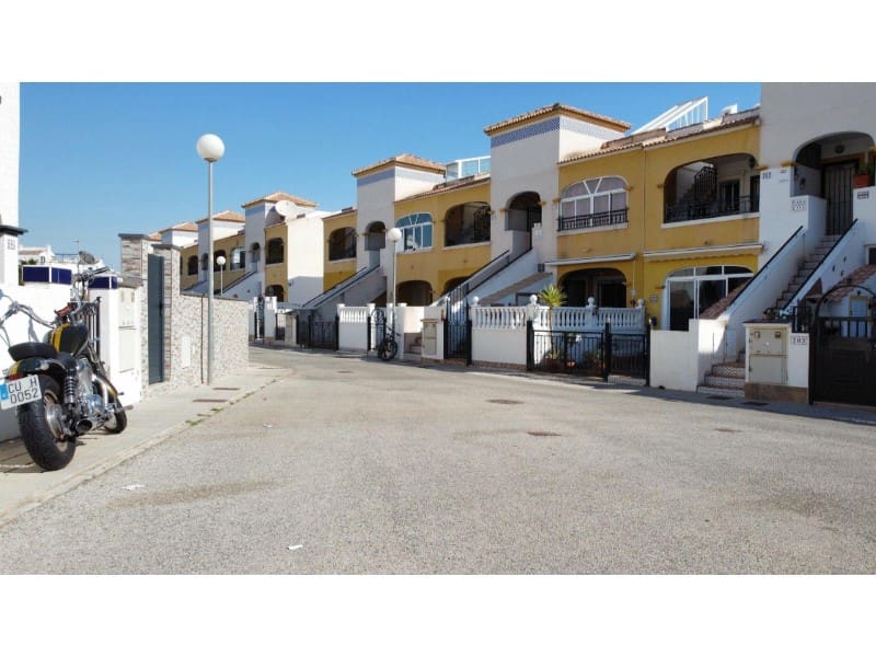 Pareado de 4 habitaciones en Orihuela Costa en venta con piscina - 209.900 € (Ref: 9291422)