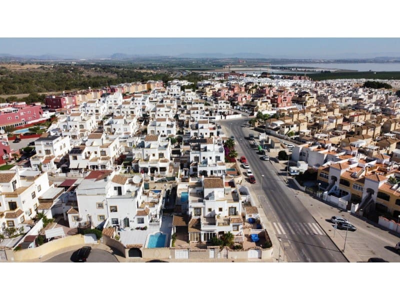 Pareado de 4 habitaciones en Orihuela Costa en venta con piscina - 209.900 € (Ref: 9291422)