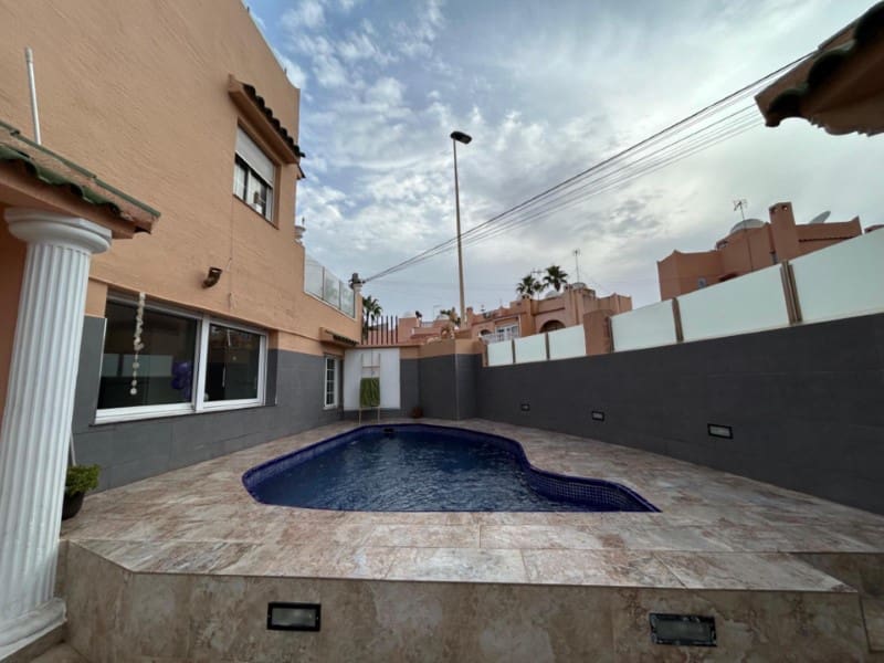 5 bedroom Villa for sale in Torrevieja with pool - € 309,000 (Ref: 9291423)