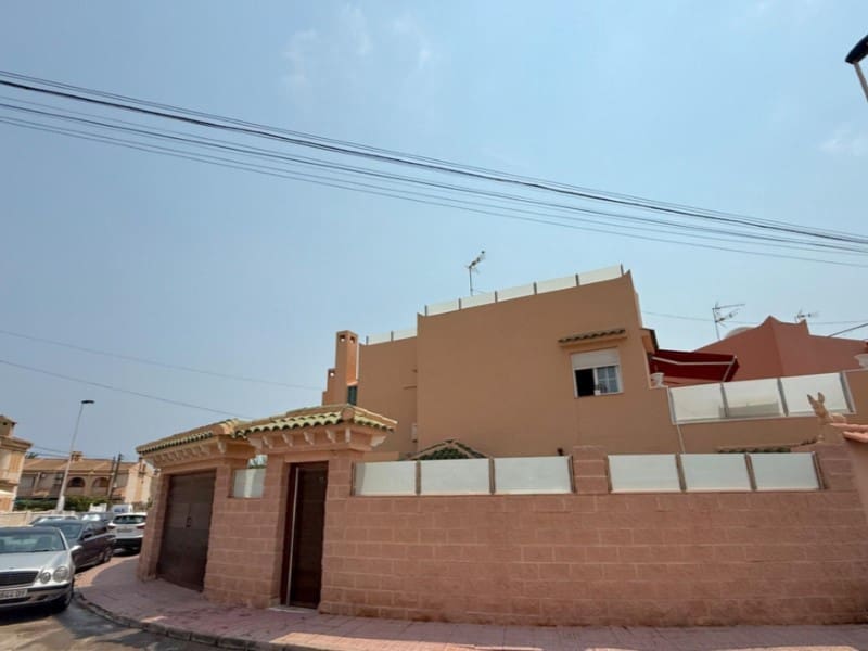 5 bedroom Villa for sale in Torrevieja with pool - € 309,000 (Ref: 9291423)