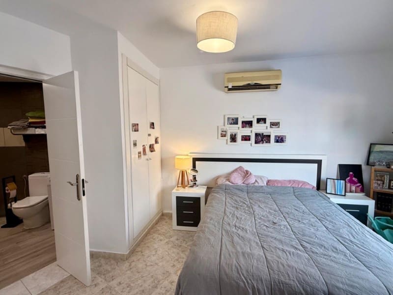 5 bedroom Villa for sale in Torrevieja with pool - € 309,000 (Ref: 9291423)