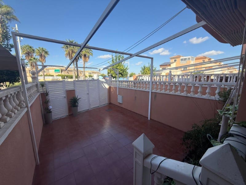 Casa de 3 habitaciones en Torrevieja en venta - 215.000 € (Ref: 9291425)