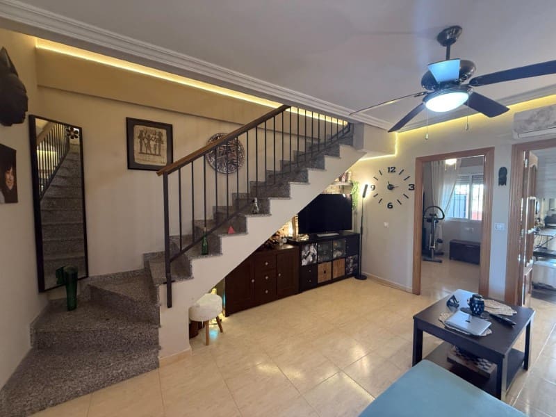 Casa de 3 habitaciones en Torrevieja en venta - 215.000 € (Ref: 9291425)