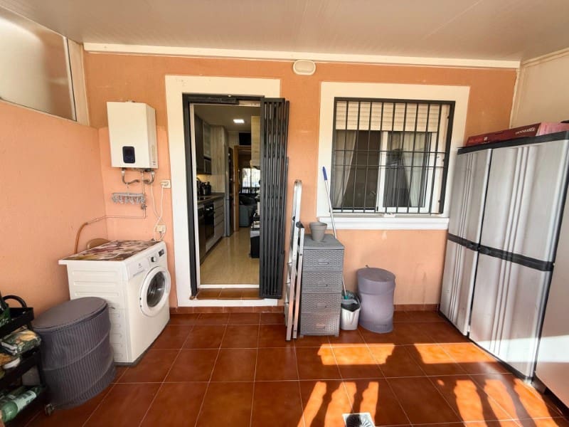 Casa de 3 habitaciones en Torrevieja en venta - 215.000 € (Ref: 9291425)