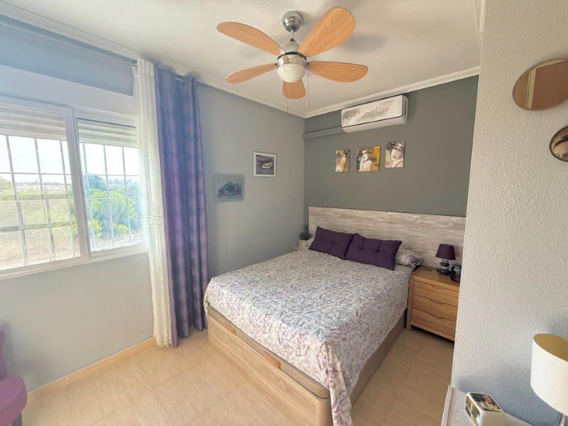 Casa de 3 habitaciones en Torrevieja en venta - 215.000 € (Ref: 9291425)