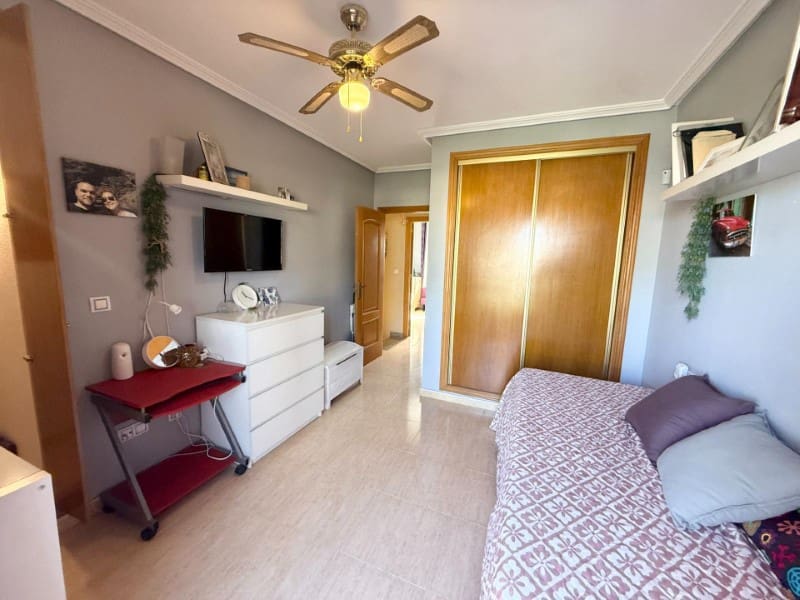 Casa de 3 habitaciones en Torrevieja en venta - 215.000 € (Ref: 9291425)