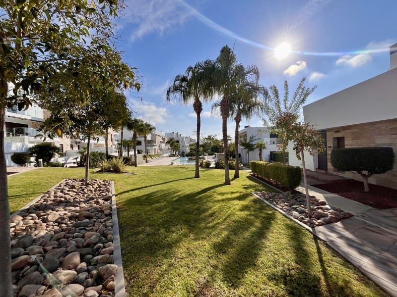 3 soveværelse Villa til salg i Orihuela Costa med garage - € 585.000 (Ref: 9308635)