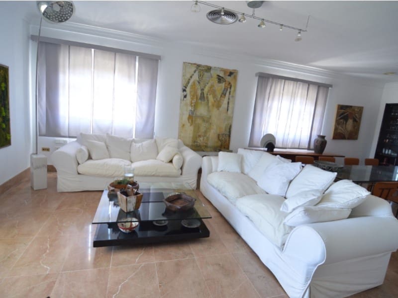 4 soverom Villa til salgs i Torrevieja med garasje - € 890 000 (Ref: 9341339)