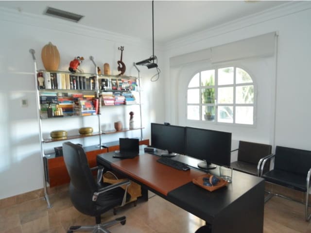 4 sypialnia Willa na sprzedaż w El Chaparral - La Siesta - La Torreta, Torrevieja z garażem - 890 000 € (Ref: 9341339)