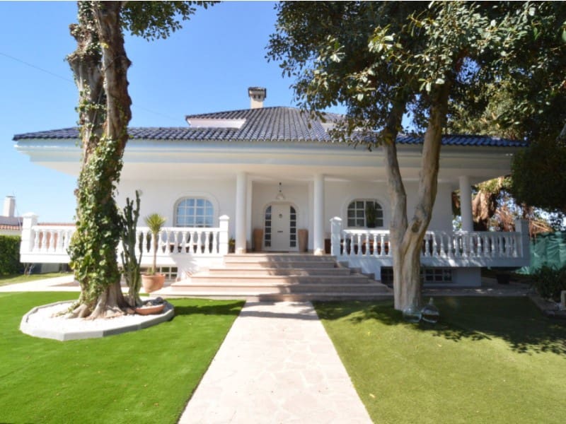 4 soverom Villa til salgs i Torrevieja med garasje - € 890 000 (Ref: 9341339)